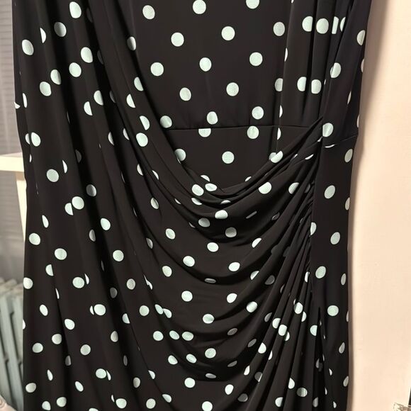 EUC Dress Barn Size 22 Black Ruched Sheath Midi Dress - Picture 3 of 3